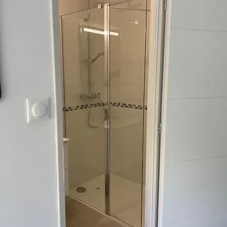 Indépendante Proche Du Futuroscope